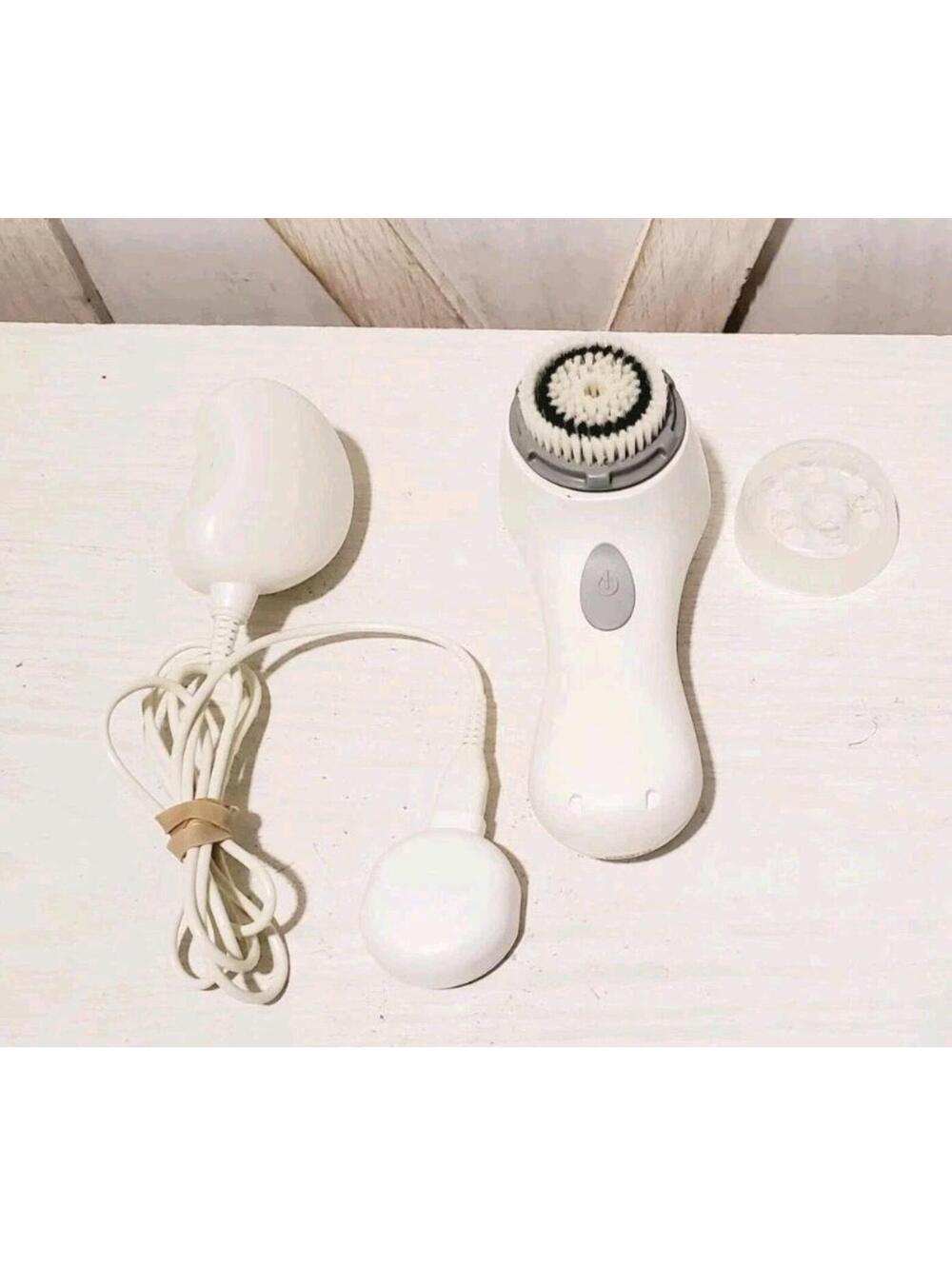 Clarisonic Mia Electric Facial Brush Rechargeable White Charger & Head WORKS